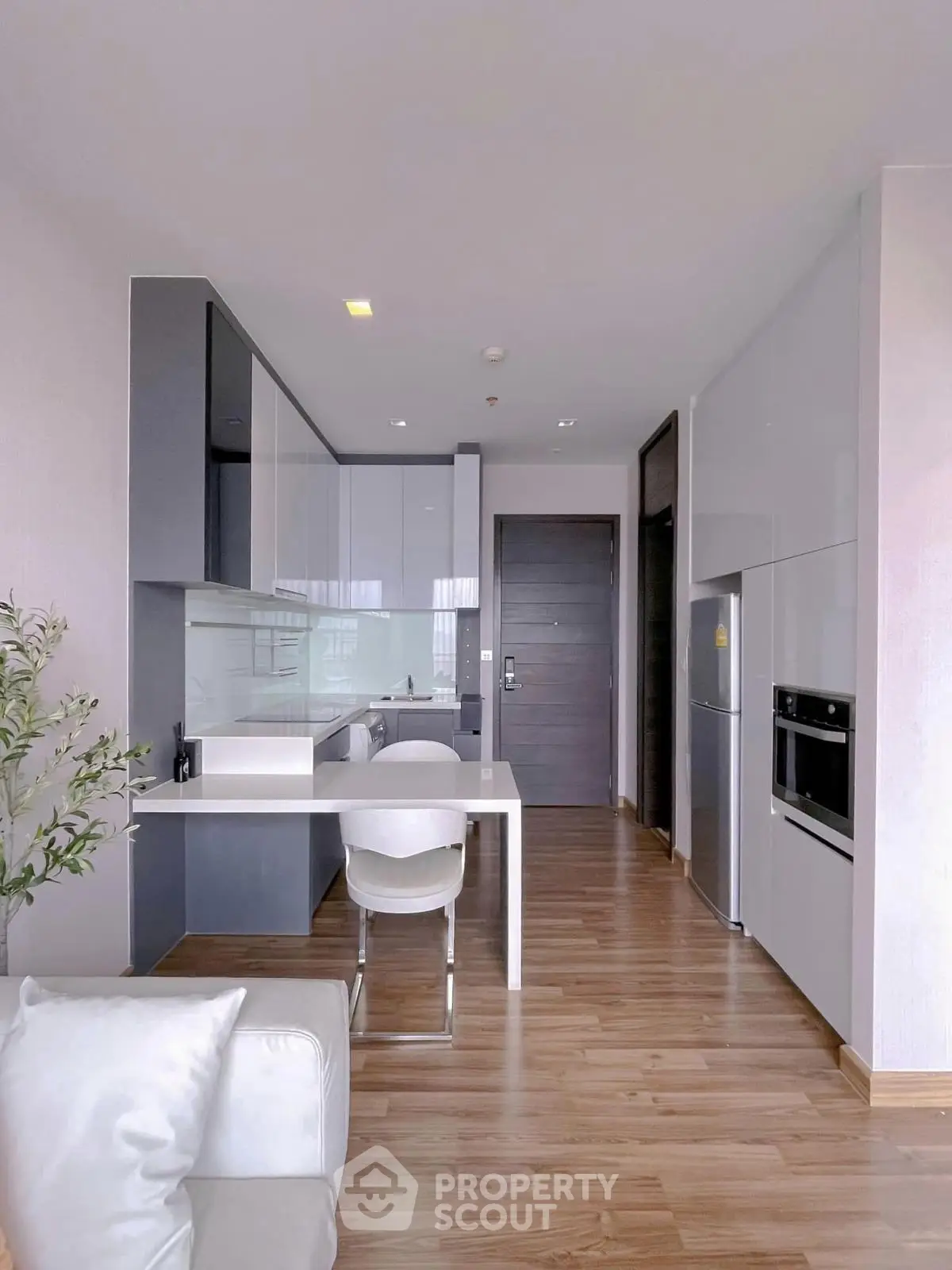 Modern kitchen with sleek cabinetry and integrated appliances in a stylish apartment.