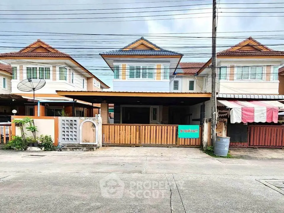 Charming suburban house with modern facade and spacious driveway in a peaceful neighborhood.