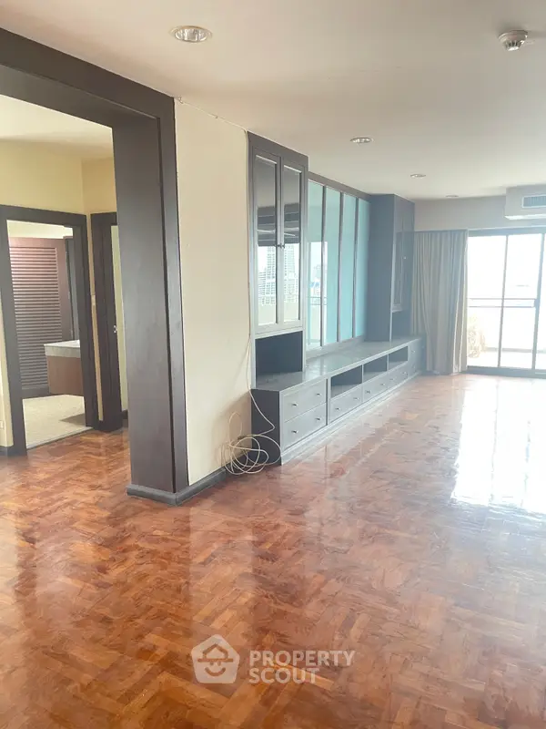 image_rental-12991555