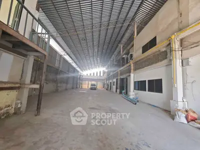 Spacious industrial warehouse with high ceilings and ample storage space.