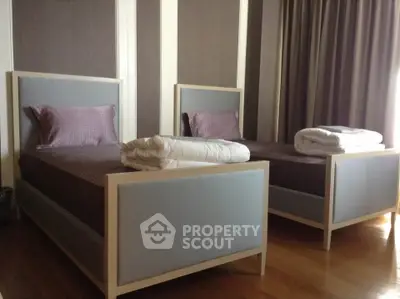 Modern twin bedroom with stylish decor and cozy ambiance