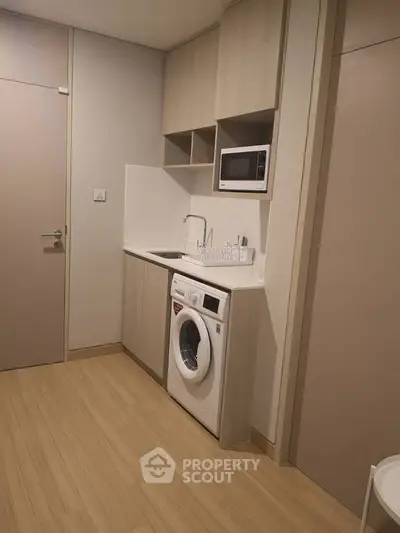 Fully Furnished 1 Bedroom Condo at Lumpini Suite Dindaeng Ratchaprarop-2