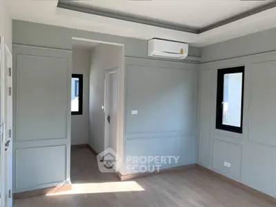 Spacious and well-lit corner unit with modern air conditioning, elegant wooden flooring, and multiple windows offering ample natural light, ideal for a comfortable living space.