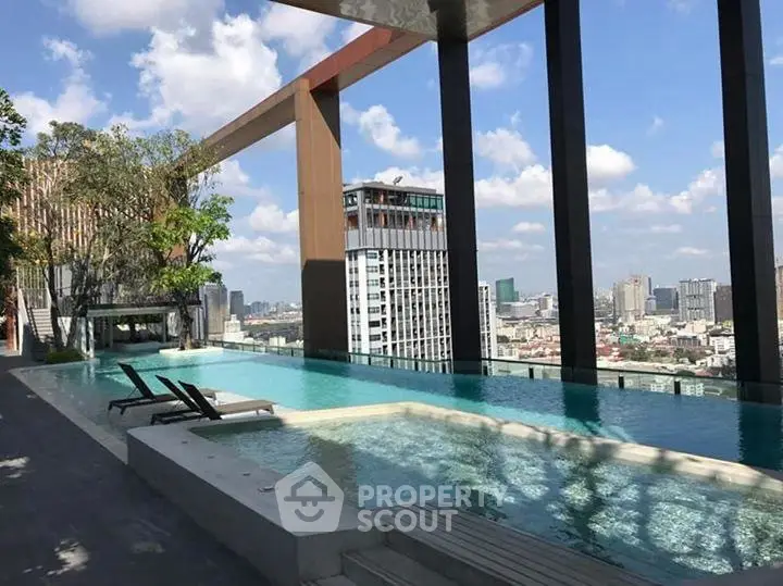 Luxurious rooftop infinity pool with stunning city skyline views, perfect for relaxation and leisure.