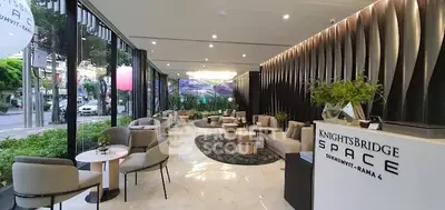 Luxurious modern lobby with elegant seating and stylish decor at Knightsbridge Space Sukhumvit-Rama 4.