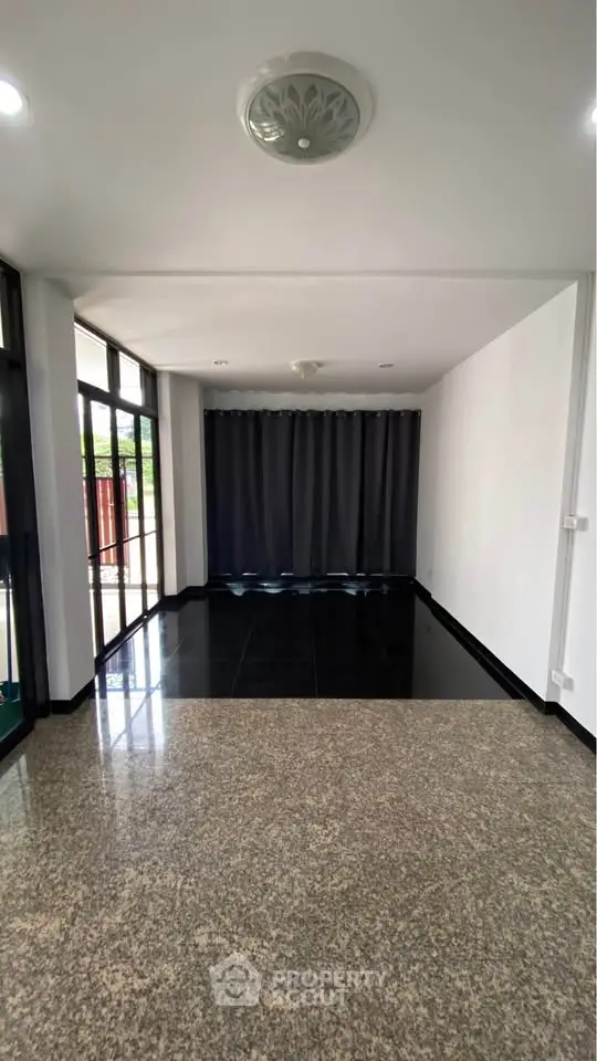 image_rental-28103757