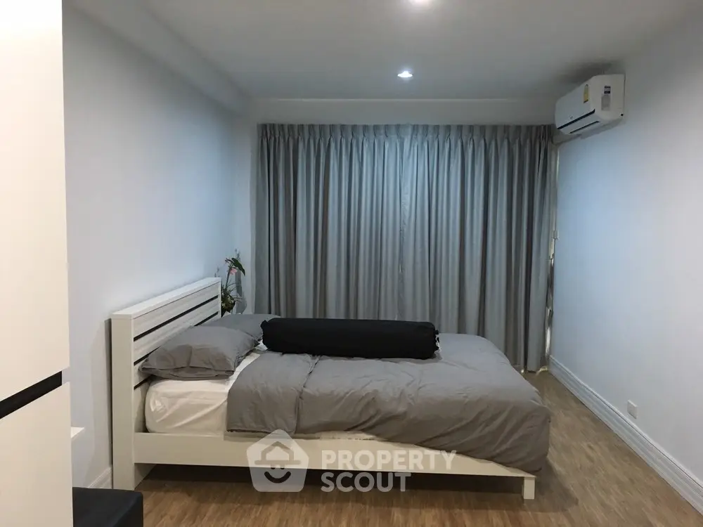  2 Bedrooms Condo -1