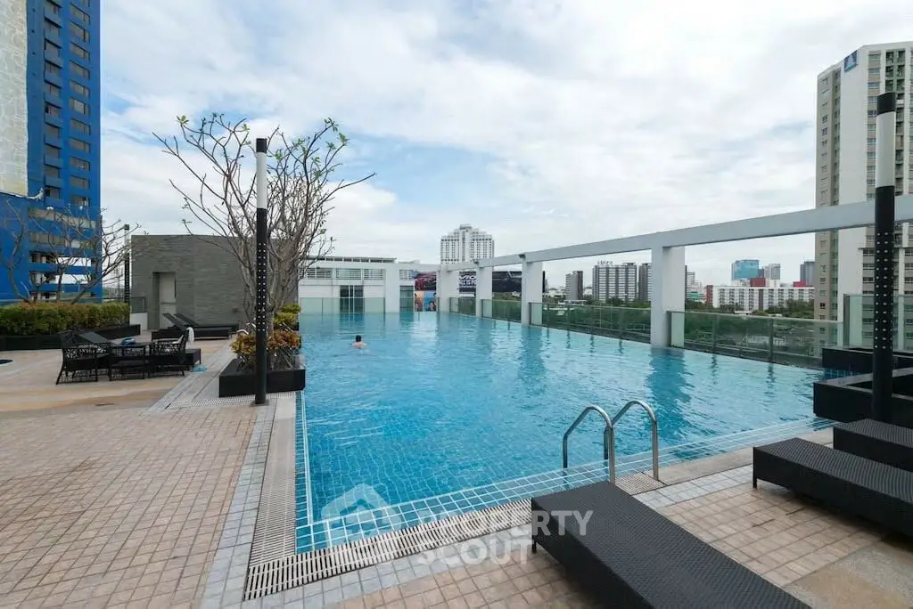 Luxurious rooftop pool with stunning city views and modern amenities.