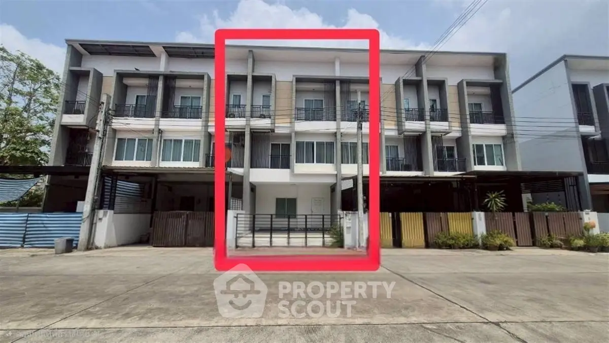 2897958-16-Photoroom (1).png