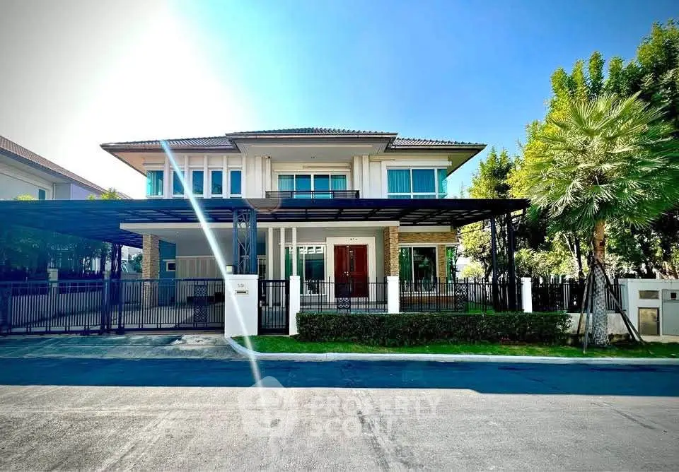 Stunning modern two-story house with spacious driveway and lush greenery, perfect for luxurious living.