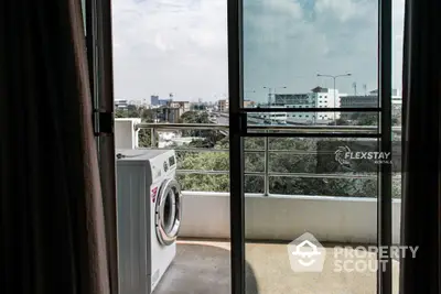 Fully Furnished 2 Bedrooms Apartment at Laidback Place Suk 71-3