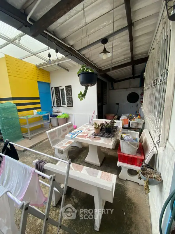 image_rental-12987326