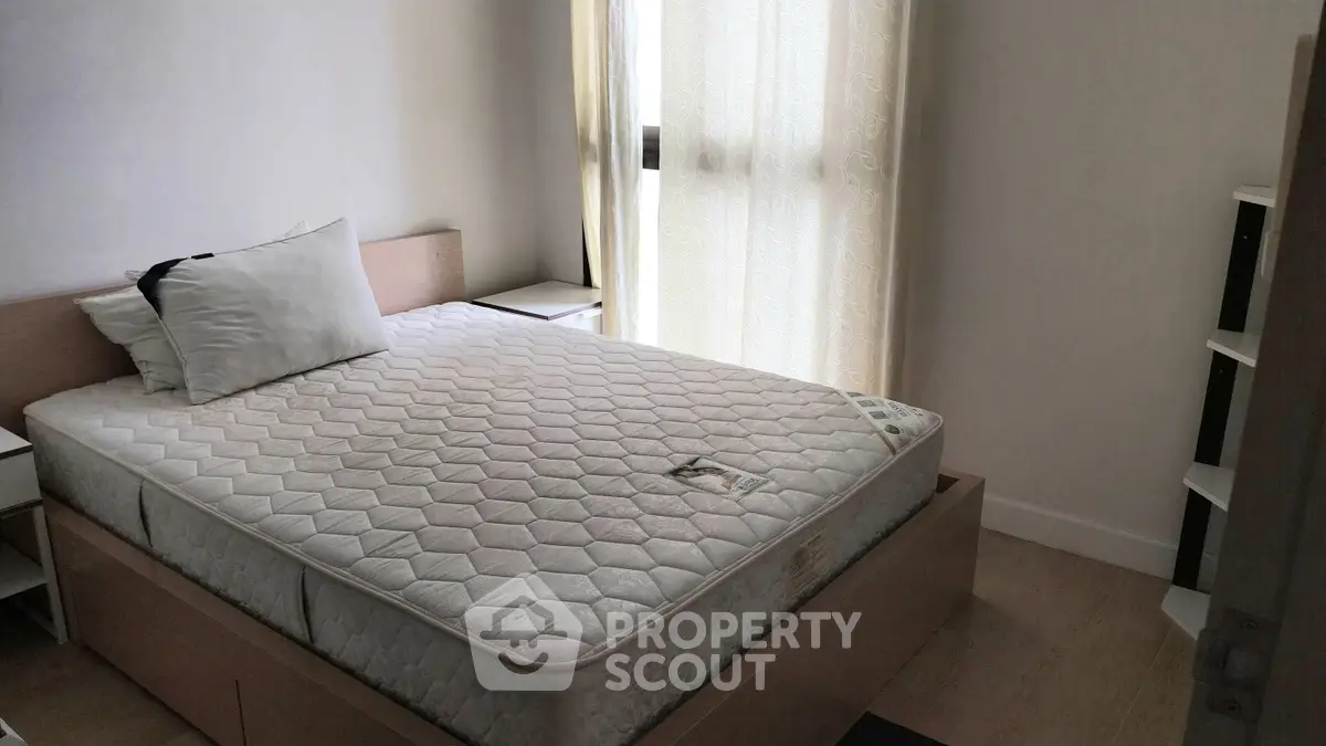 Cozy bedroom with natural light and modern furnishings, perfect for relaxation and comfort.