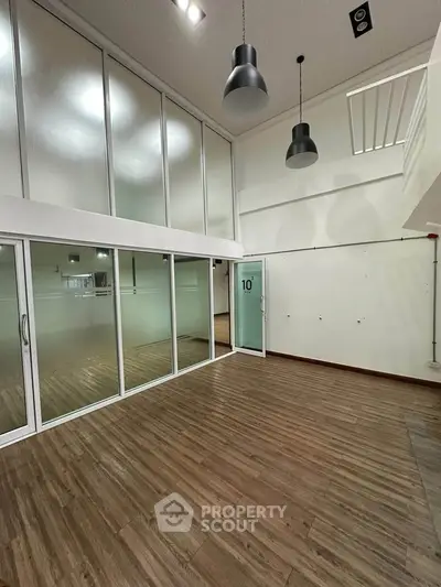 image_rental-28693172