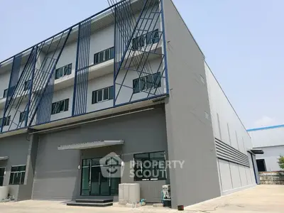 Modern industrial warehouse with sleek design and spacious layout