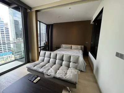 LINE_ALBUM_18370 Ashton Silom_260919_6.jpg