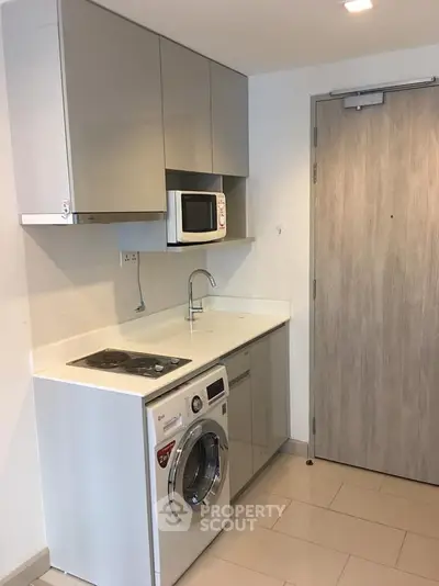 Fully Furnished 1 Bedroom Condo at The Capital Eakamai Thonglor-4