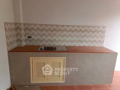 Modern kitchen with stylish backsplash and sleek countertop design.