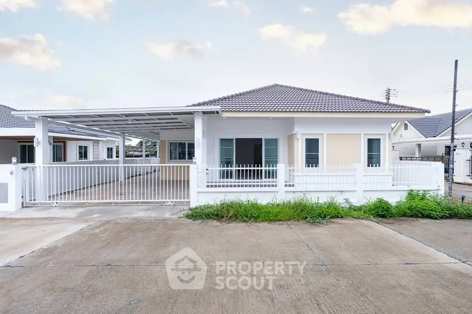 Charming single-story house with spacious carport and modern design