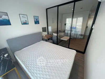 Modern bedroom with stylish decor and large mirrored closet doors