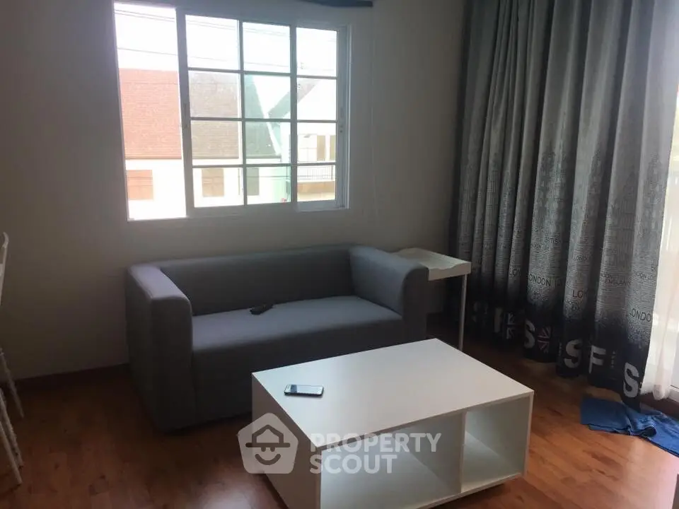 2 Bedrooms Condo at Tulip Square อ้อมน้อย Livingroom