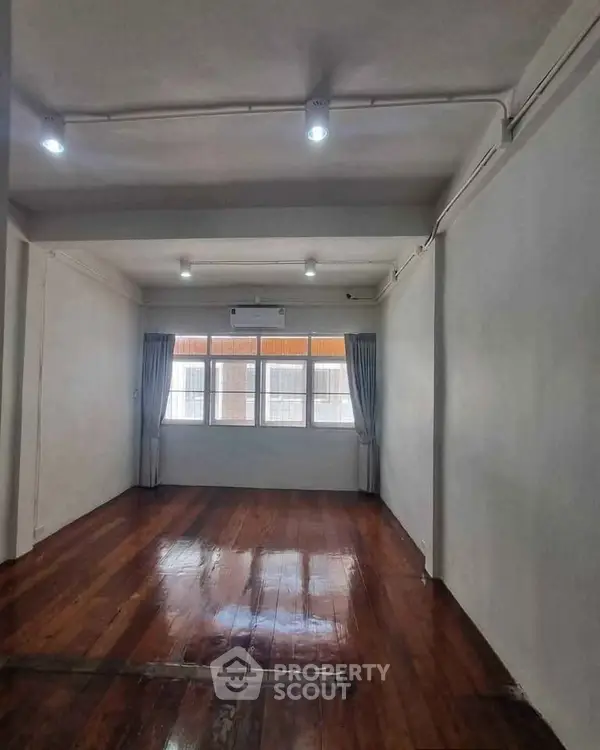 image_rental-29812325