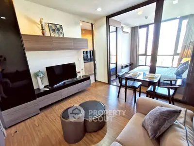 Modern living room with open layout and natural light, featuring stylish furniture and a cozy atmosphere.