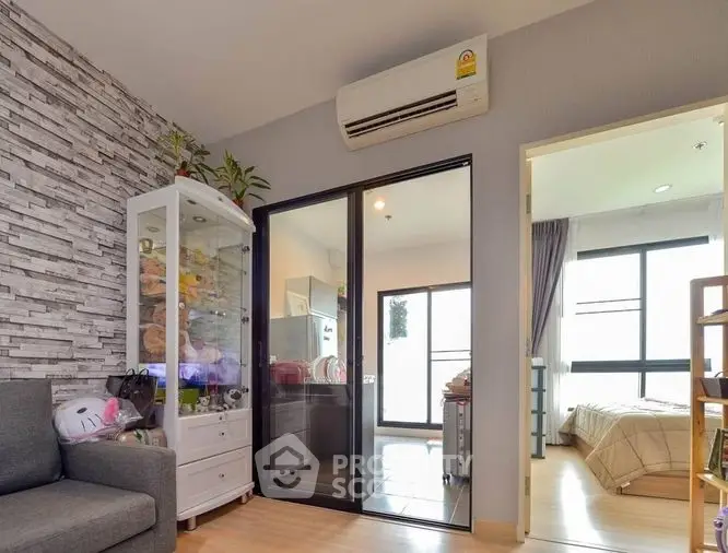Fully Furnished 1 Bedroom Condo at The Niche Mono Ratchavipha Livingroom