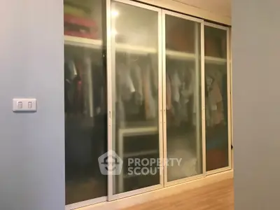  2 Bedrooms Condo -4
