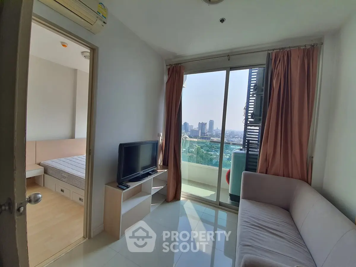 Fully Furnished 1 Bedroom Condo at Ideo Phahoi Chatuchak-1