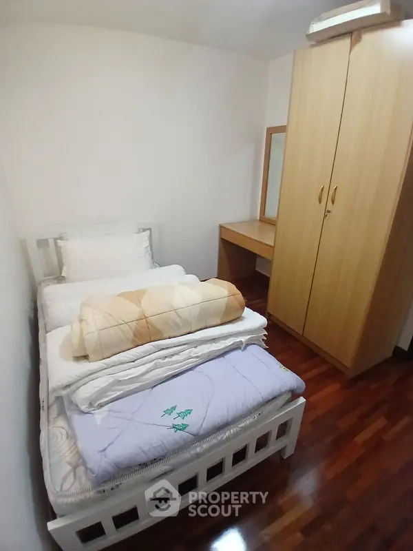 คอนโด 2-ห้องนอน ที่ นาวิน คอร์ท คอนโดมิเนียม ใกล้ BTS เพลินจิต