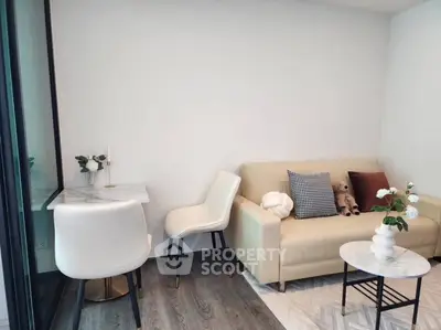 Chic modern living room with elegant furniture and stylish decor