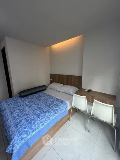 Cozy bedroom with modern design and natural lighting, featuring a comfortable bed and stylish decor.