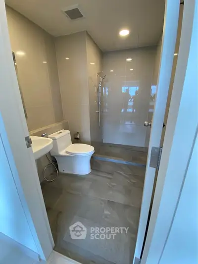 Modern bathroom with sleek design and walk-in shower in a contemporary apartment.