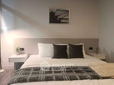 Modern bedroom with stylish decor and cozy bedding in a contemporary apartment.