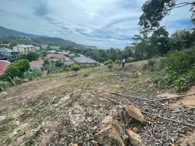 Scenic land plot with panoramic views, ideal for development in a serene neighborhood.