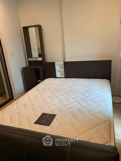 Modern bedroom with stylish furniture and comfortable mattress in a cozy apartment.