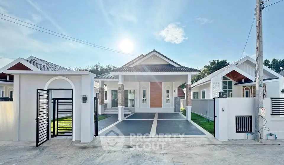 Stunning modern house exterior with spacious driveway and elegant design.