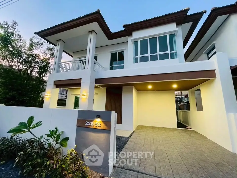 Stunning modern two-story house with elegant facade and spacious driveway, perfect for family living.