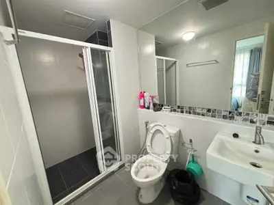 Modern bathroom with shower and sleek fixtures in a contemporary apartment.