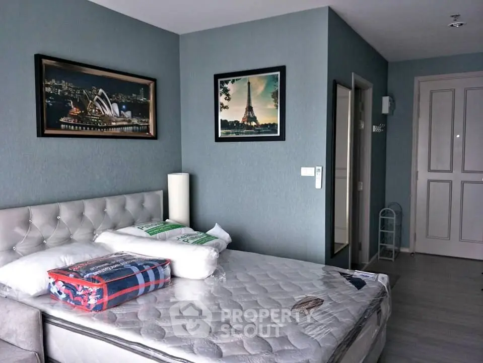 Modern bedroom with stylish decor and comfortable bed in a contemporary apartment.