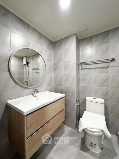 Modern bathroom with sleek fixtures and stylish tile design