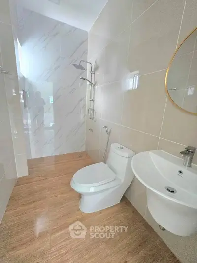 Modern bathroom with sleek fixtures and elegant tile design
