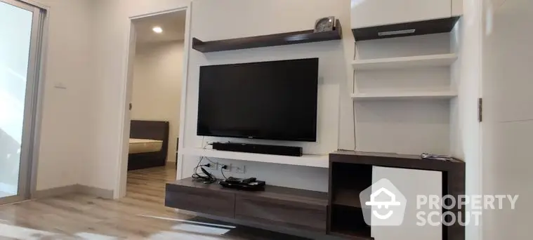 Fully Furnished 1 Bedroom Condo at Centric Sathorn St Louis Livingroom