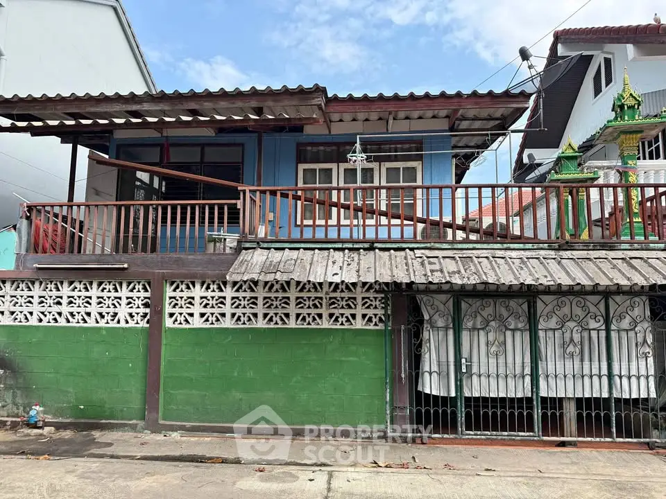 Charming traditional house with spacious balcony and unique architectural details in a vibrant neighborhood.