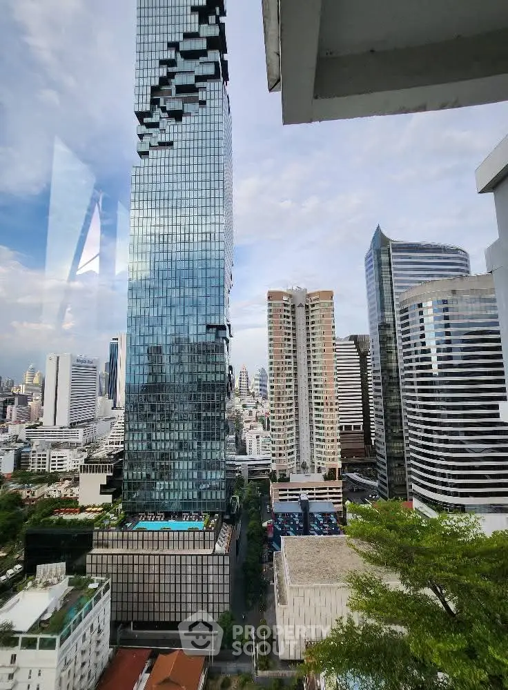 Stunning cityscape view featuring modern skyscrapers and lush greenery, perfect for urban living enthusiasts.
