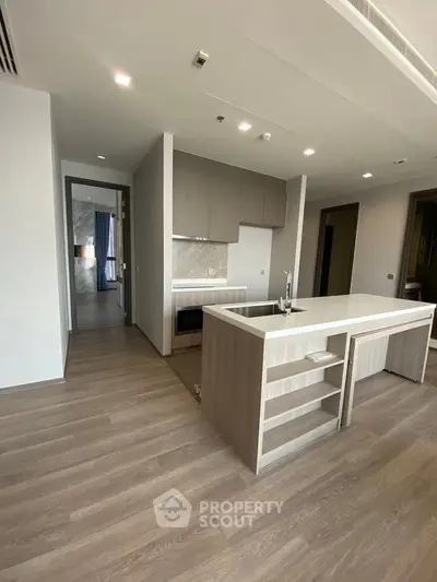 Modern open kitchen with sleek design and spacious layout in a contemporary apartment.