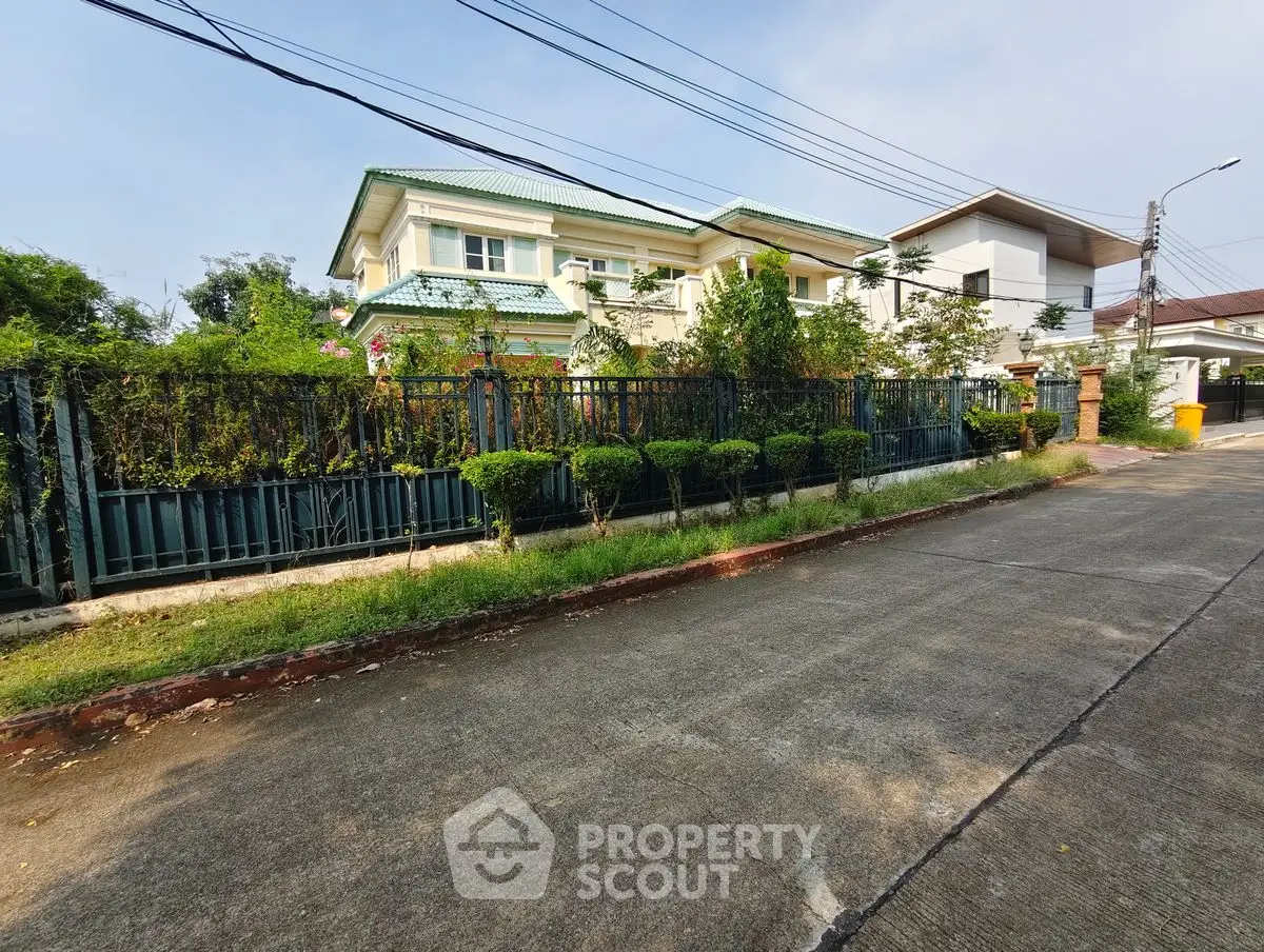 Charming suburban house with lush garden and secure fencing in a peaceful neighborhood.