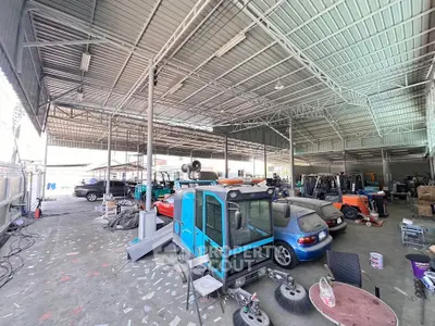 Spacious industrial warehouse with high ceilings and ample storage space.