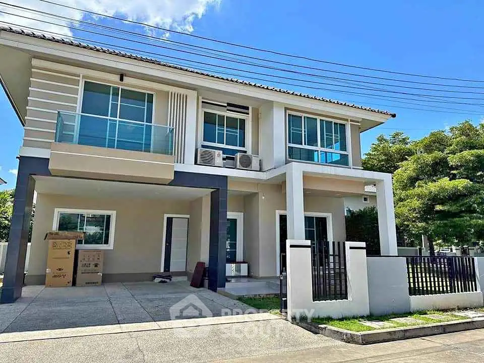 Modern two-story house with spacious driveway and contemporary design